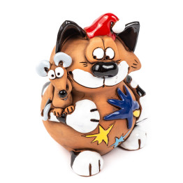 Katė su pele pagaminta iš keramikos su Kalėdų skrybėlę