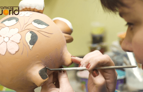 Rankomis dažyta ir glazūruota